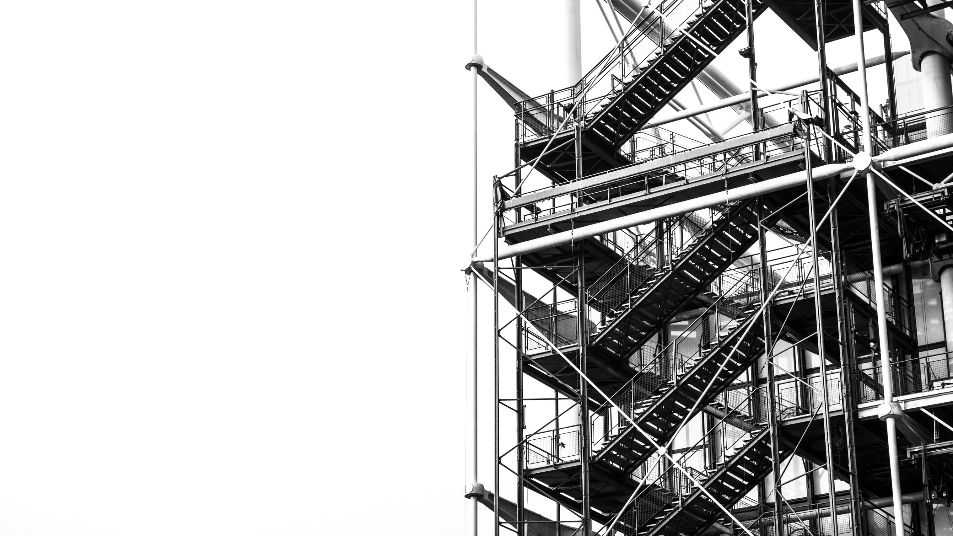 Construimos hogares que perduran y espacios donde nacen historias